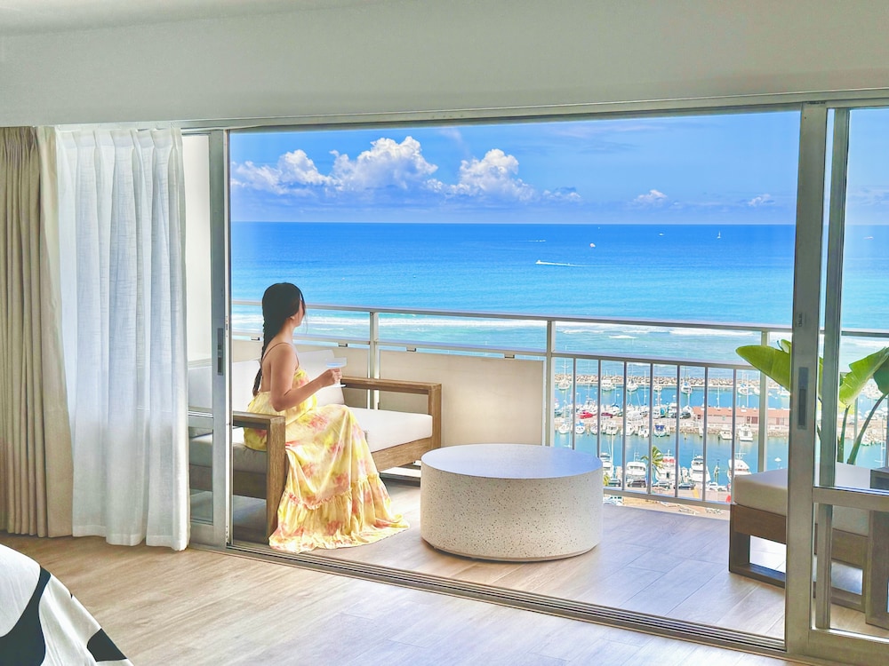 Panoramic Oceanview Resort Full Kitchen in Each Unit 2 Swimming Pools Onsite Restaurants Fireworks Every Friday in Honolulu, United States