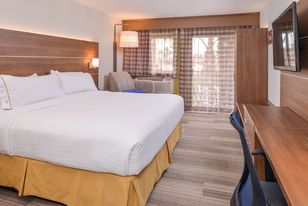 Holiday Inn Express Palm Desert by IHG - photo 10