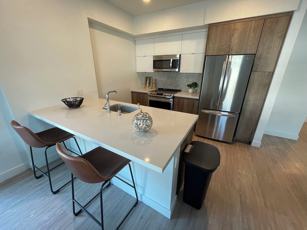 Chic Urban Retreat in Heart of LA - photo 18