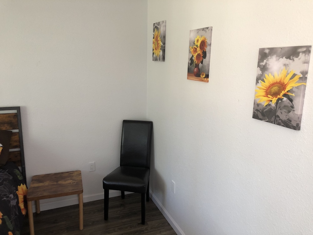 Brownsville Motel - photo 25