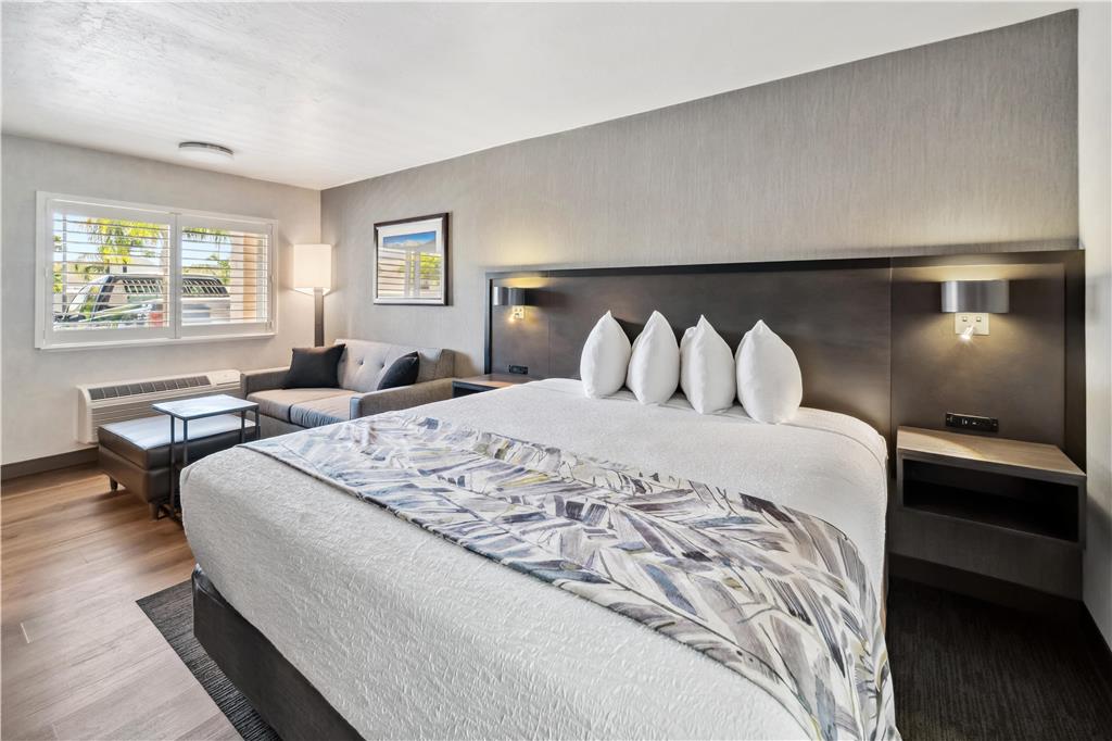 Best Western Plus Hilltop Inn - photo 20