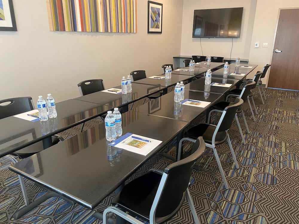 Holiday Inn Express & Suites Auburn Downtown by IHG - photo 50