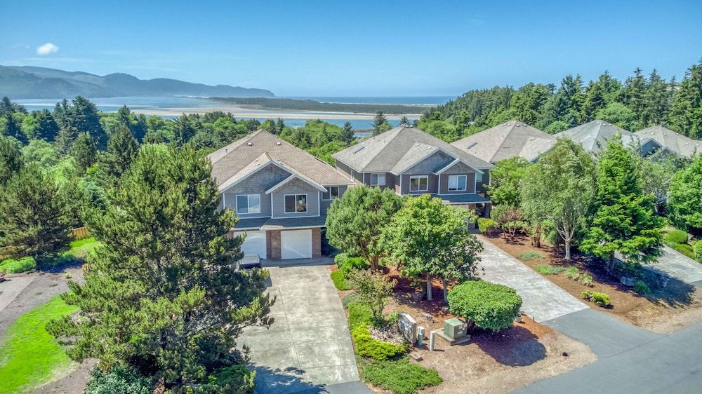 Netarts Lookout Meredith Lodging — Tillamook