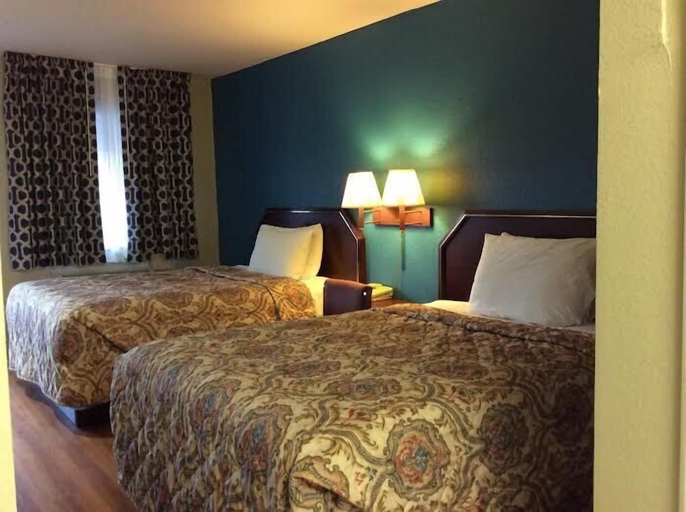 Stratford House Inn and Suites - photo 2