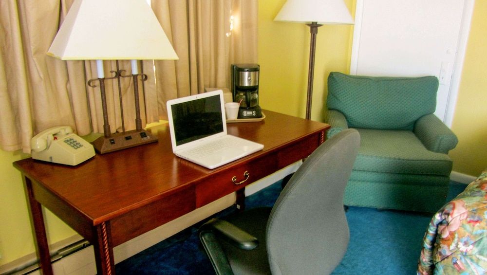 Arrowhead Motel Gillette - photo 13