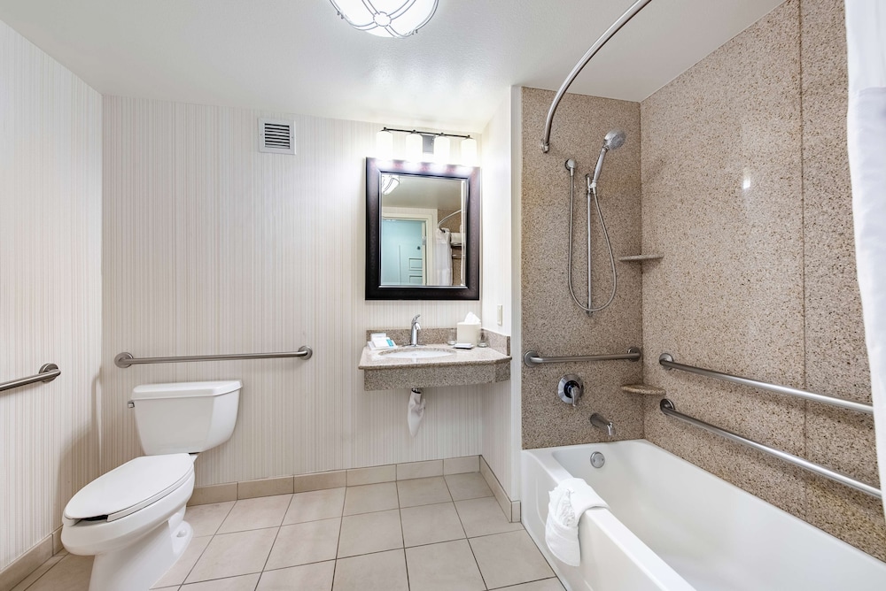 Hilton Garden Inn Oxnard Camarillo - photo 37