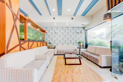 Collection O Gujarat Anand City Bus Station in Anand, India