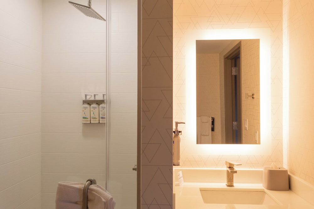 Holiday Inn Express New Rochelle by IHG - photo 20