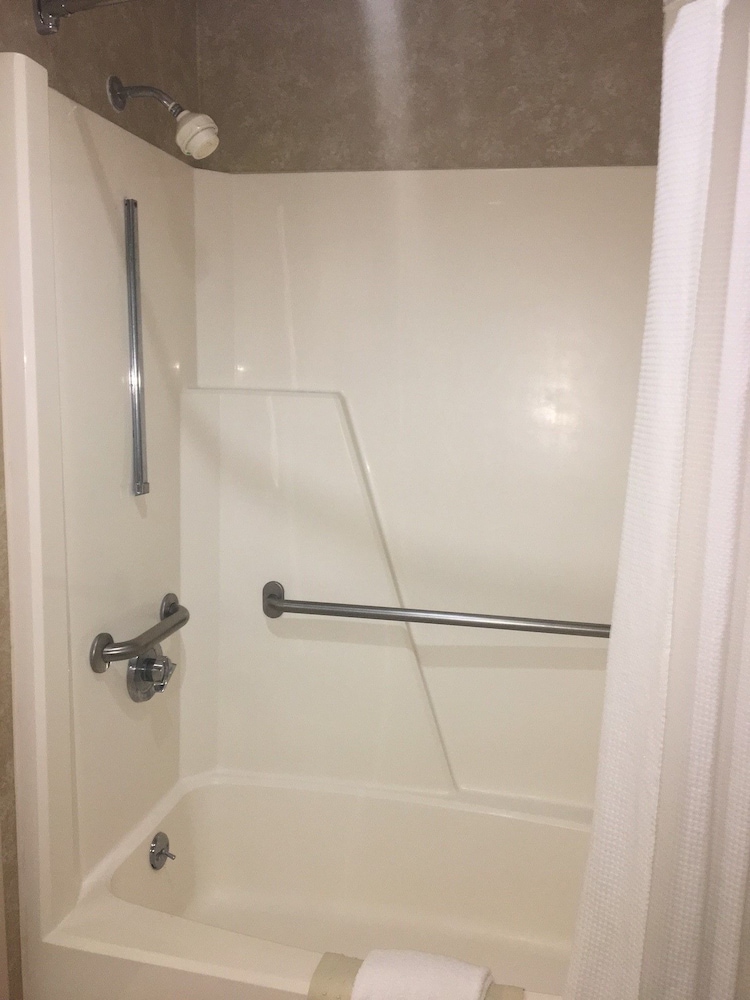 Red Roof Inn & Suites Newport News - photo 14