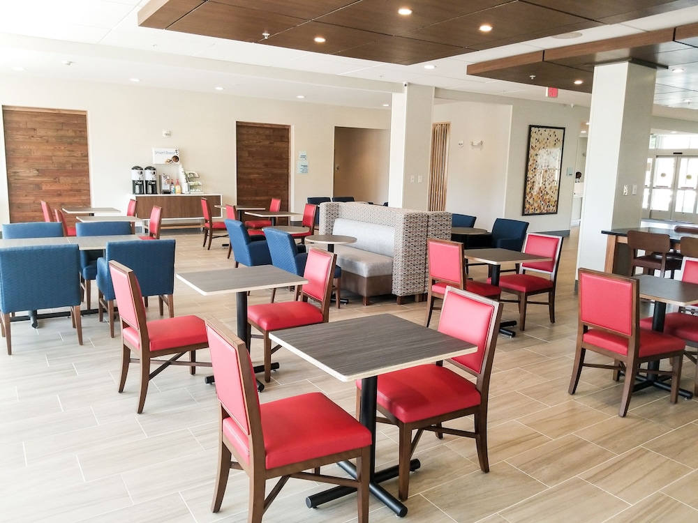 Holiday Inn Express & Suites Charlotte NE University Area by IHG - photo 48