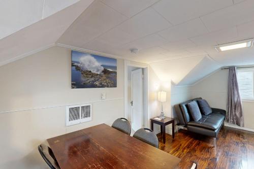 Dolphin 2 in Rockaway Beach, United States