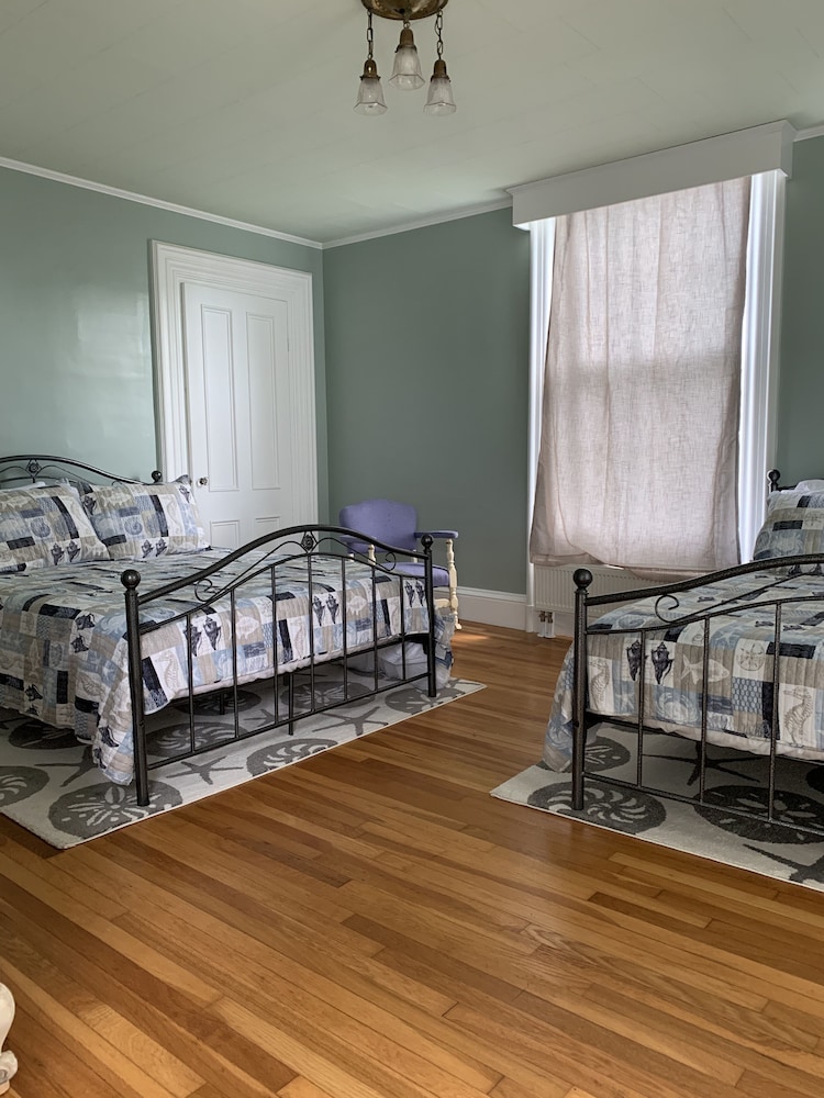 Captain Sweetser's Inn - photo 8