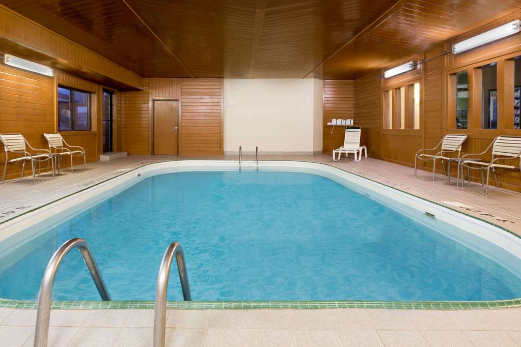 Baymont by Wyndham Waterloo - photo 9