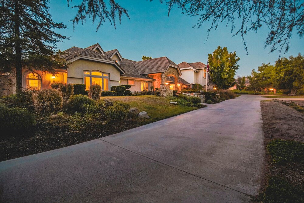 La Barrique by AvantStay Sleeps 22 14 Acre Estate Secluded in Wine Country in Temecula, United States