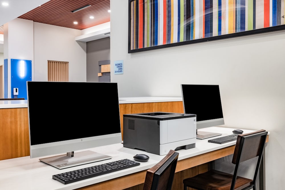 Holiday Inn Express & Suites Lincoln Downtown by IHG - photo 23