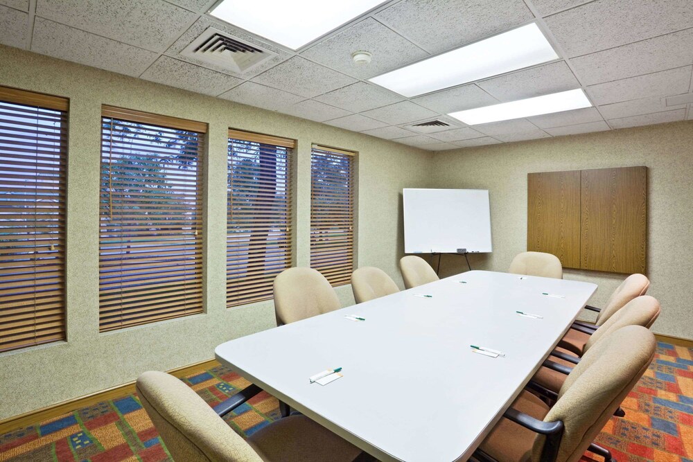 Overland Park Hotel - photo 16