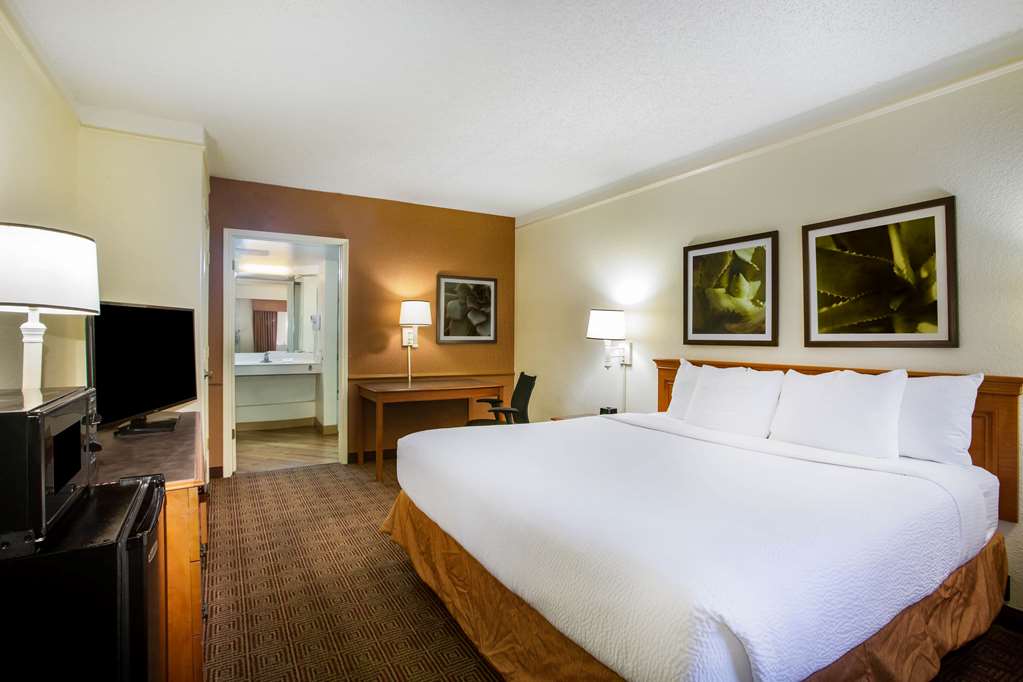 La Quinta Inn by Wyndham Austin Capitol Downtown - photo 17
