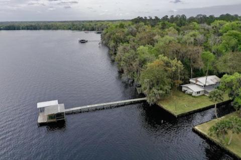 St Johns River Retreat Unit 2 in Crescent, United States