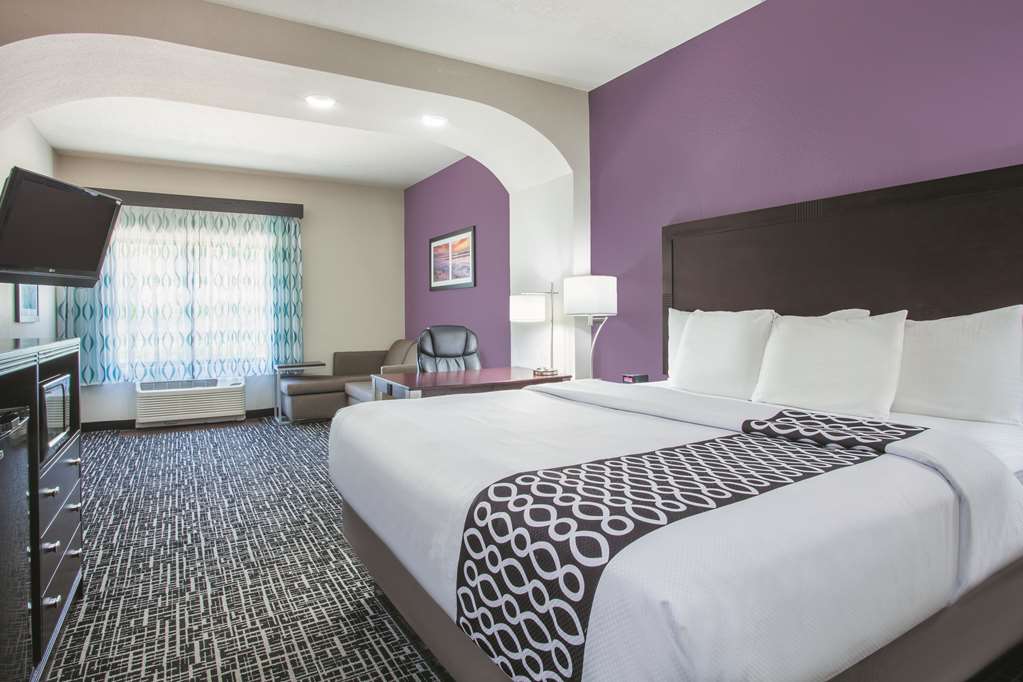 La Quinta Inn & Suites by Wyndham Fort Walton Beach - photo 11