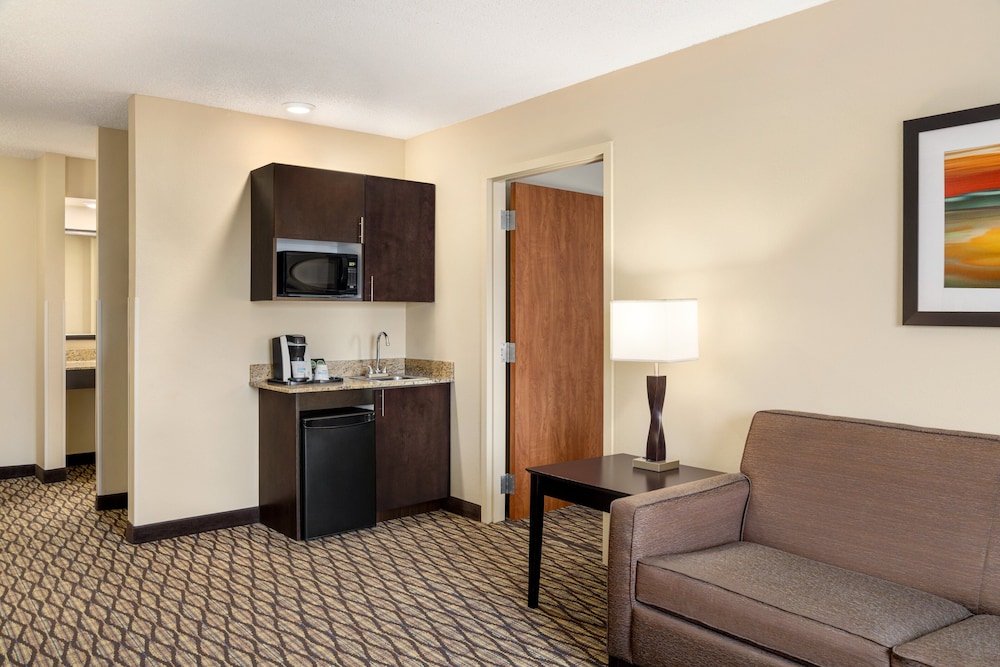 Holiday Inn Express Hotel & Suites Edmond by IHG - photo 10