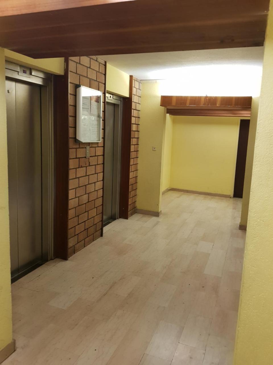 Studio Nimes Clim Wifi Cuisine Privatif Parking Prive Salle de Bain Commune Balcon - last minute hotel in Nimes