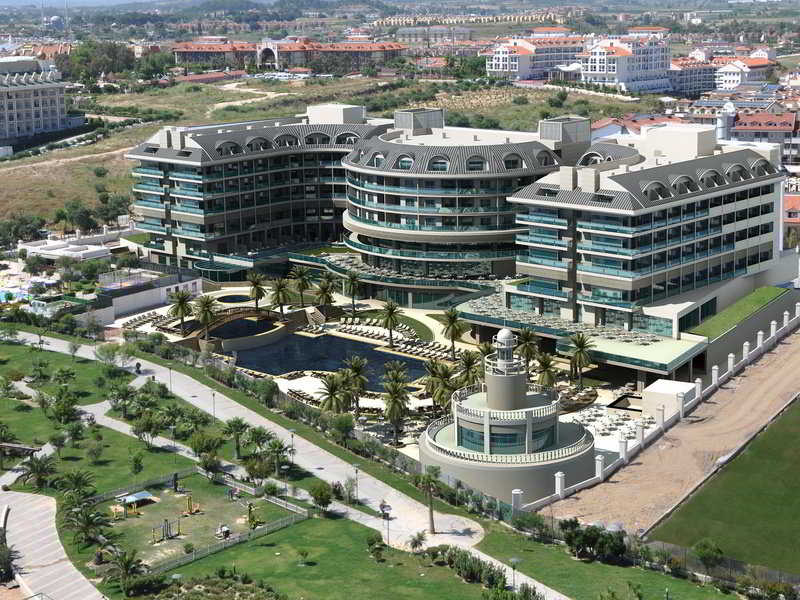 Commodore Elite Suites & Spa