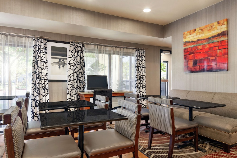 Hampton Inn Tracy - photo 3