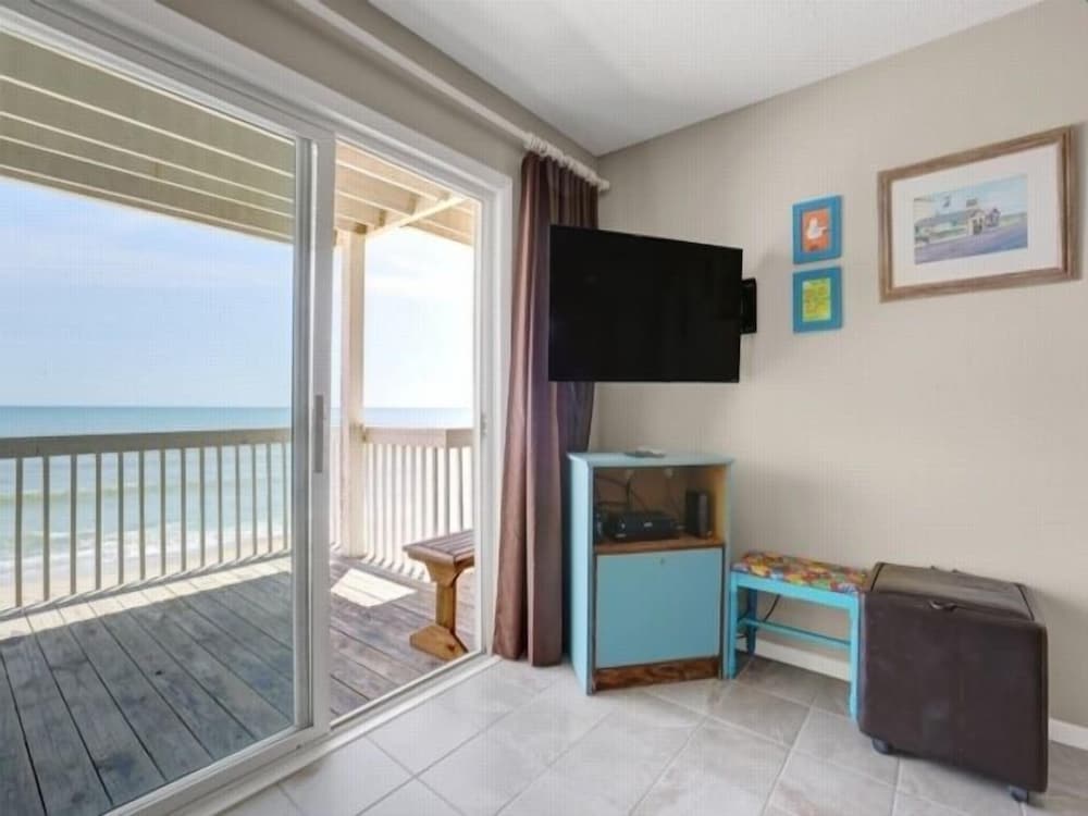 Beach Blanket Spacious Condo With Private Beach Access And Resort Amenities 3 Bedroom Condo by RedAwning - photo 34