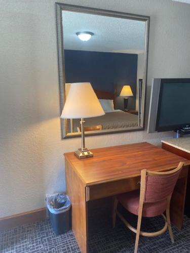 Andy Griffith Parkway Inn - photo 25