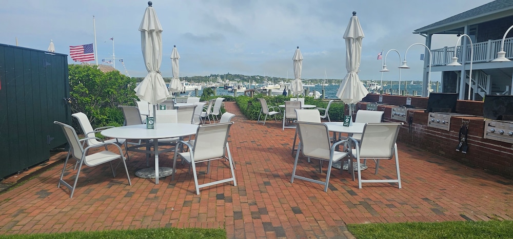 The Harborside Inn - photo 35