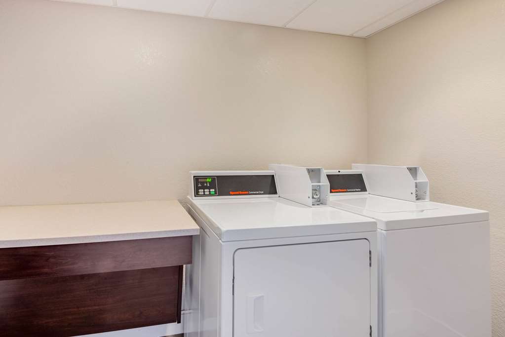 La Quinta Inn & Suites by Wyndham Baltimore BWI Airport - photo 76