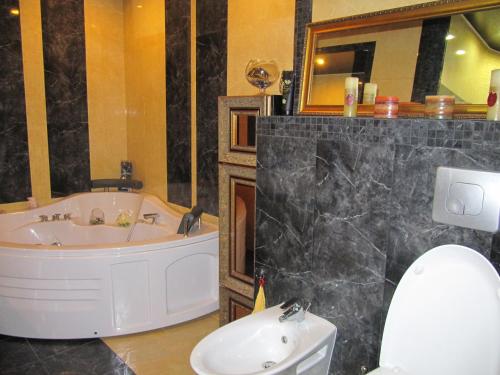 Triplex jacuzzi apartment — 4-Star Luxury Hotel in Lviv, Ukraine