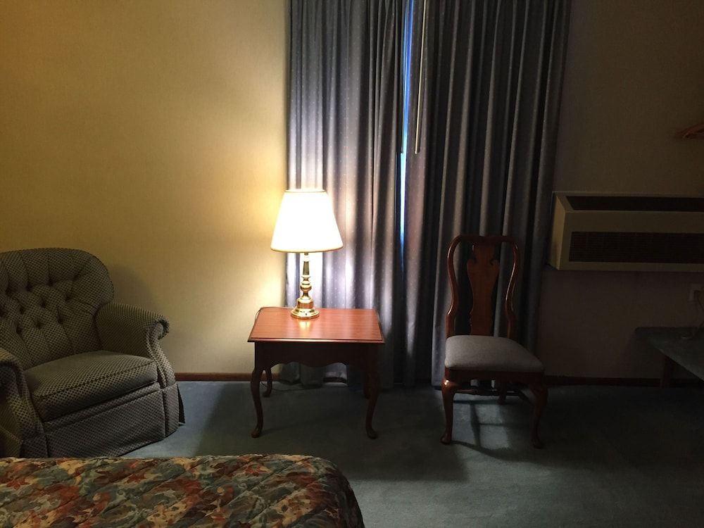 Dutch Mill Inn - photo 7