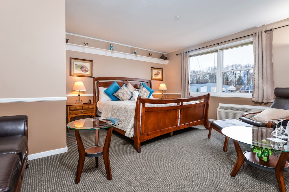 Old Harbor Inn - photo 11