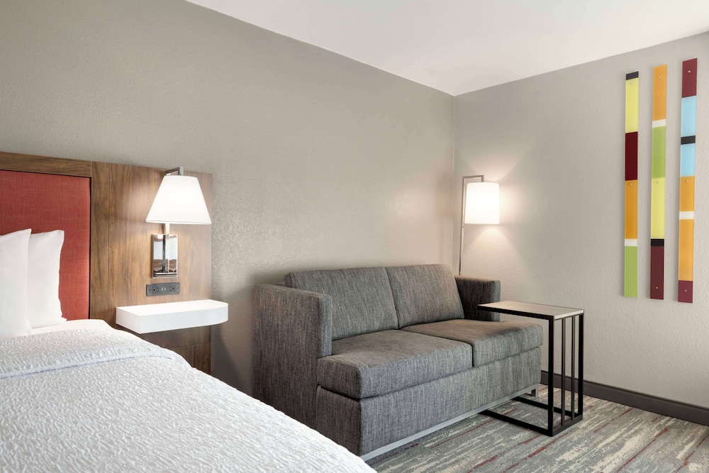 Hampton Inn Starkville Mississippi State University - photo 16