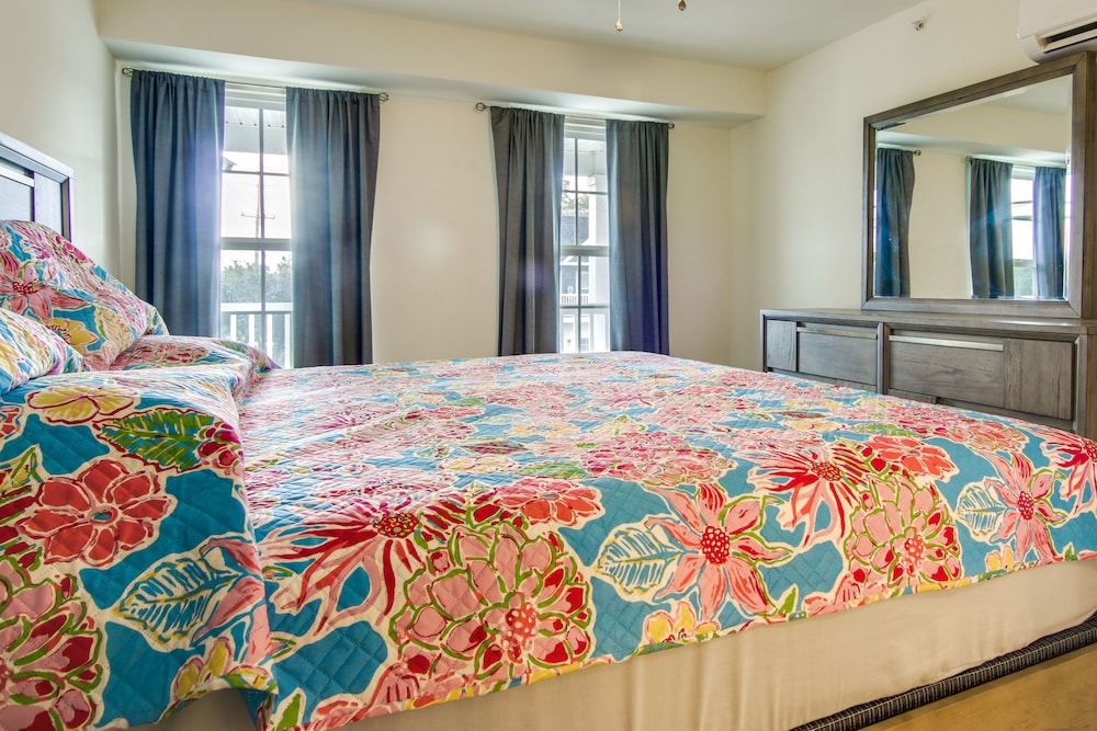 Community Pool Access: Rehoboth Beach Unit — 4-Star Luxury Hotel in Rehoboth Beach, United States