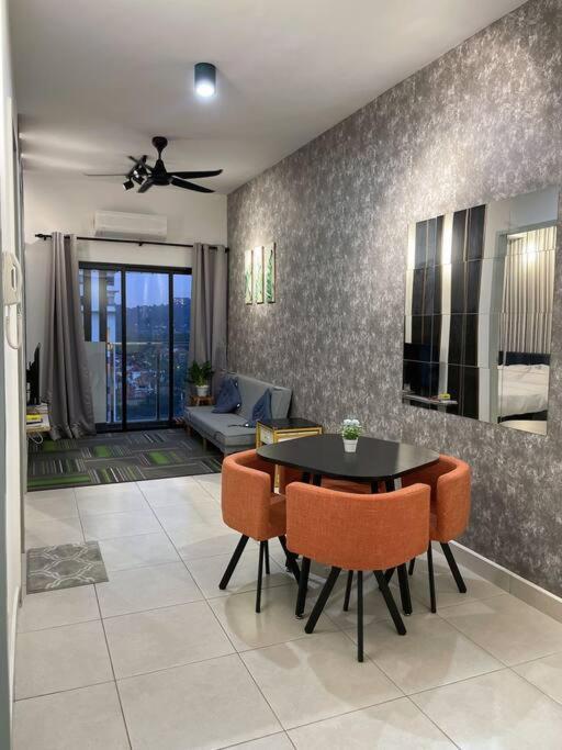 WiFi Deco Home at Manjalara Free WiFi and Parking MSuite at Bandar Manjalara Near to DesaPark Arkadia One Utama Kepong Sri Damansara Kota Damansara Kuala Lumpur — 4-Star Luxury Hotel in Kuala Lumpur, Malaysia
