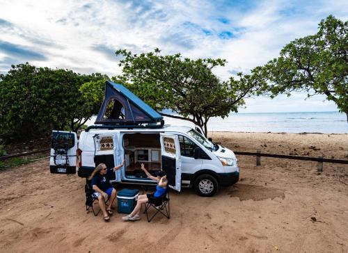 CampCar Maui Jeeps SUVs Hybrid Camper van Rentals with equipment and Travel Advice — 5-Star Luxury Hotel in Kahului, United States