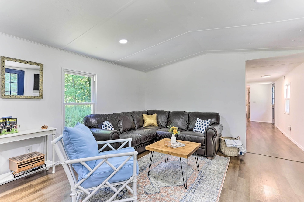 Wallkill Riverfront Retreat: Canoe & Relax — hotel in New Paltz