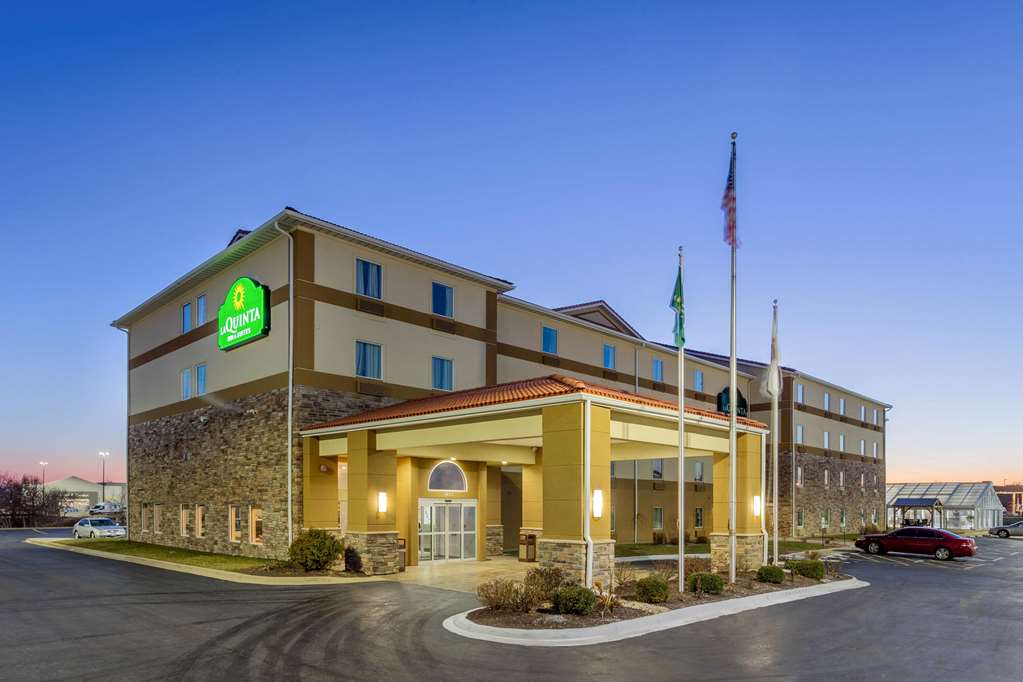 La Quinta Inn & Suites by Wyndham Rockford - photo 5