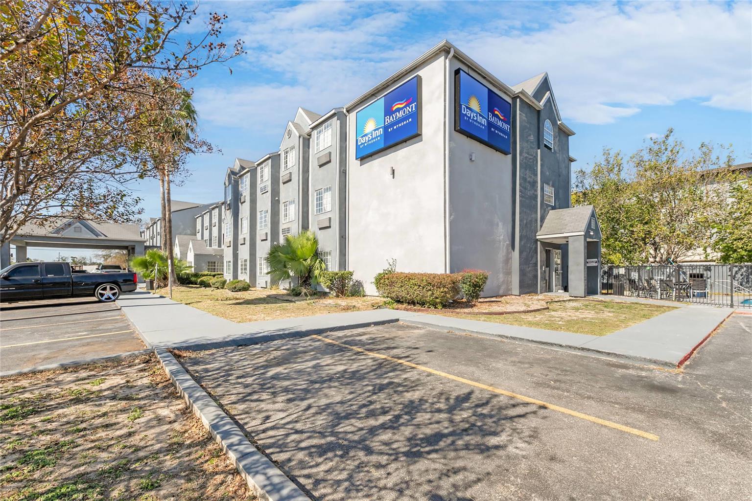 Days Inn by Wyndham San Antonio Downtown - photo 3