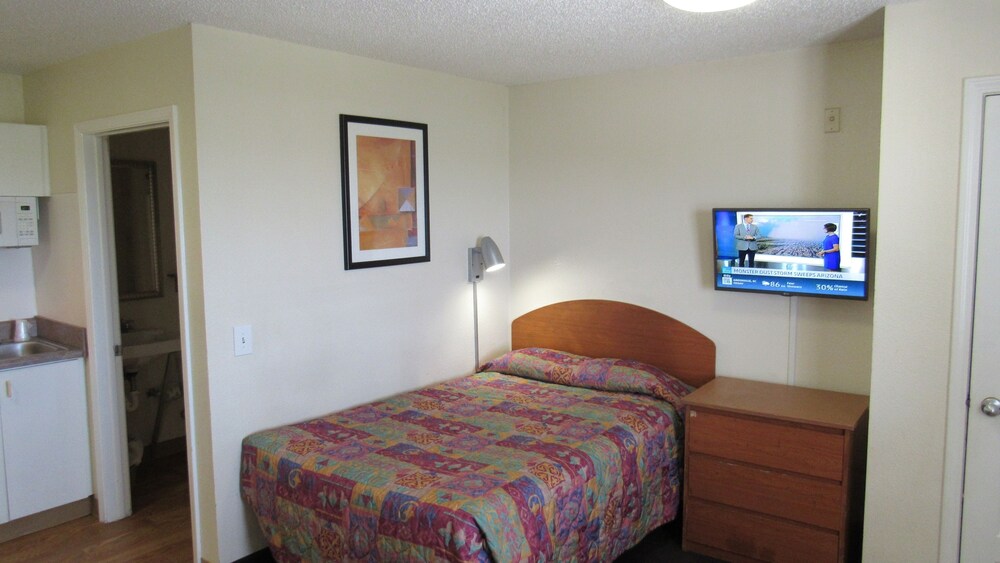 InTown Suites Extended Stay Nashville Murfreesboro Pke - photo 11