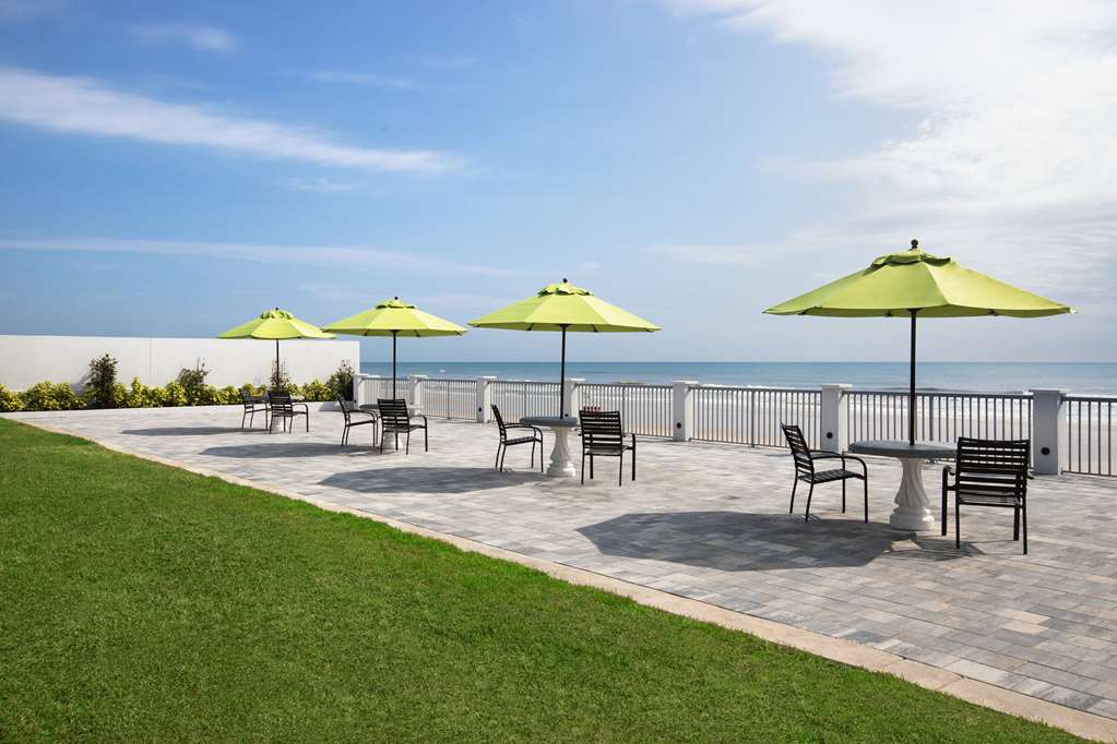 La Quinta Inn & Suites by Wyndham Oceanfront Daytona Beach - photo 15