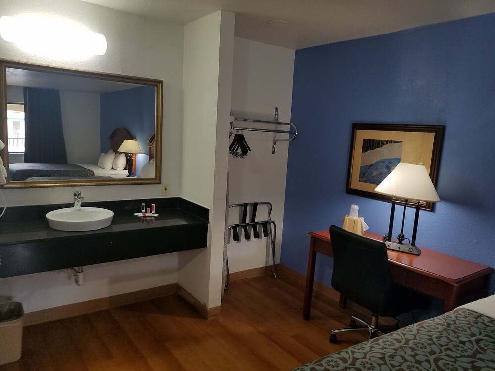Days Inn By Wyndham Oklahoma City Nw Expressway - photo 38
