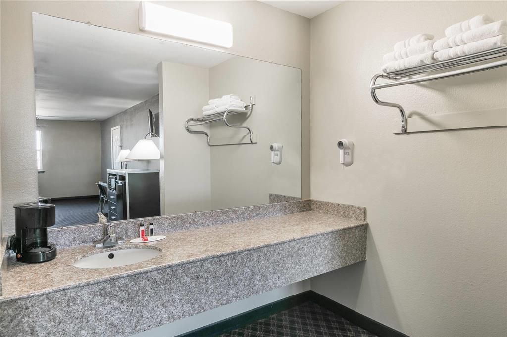 Super 8 by Wyndham Arlington Near AT&T Stadium - photo 15