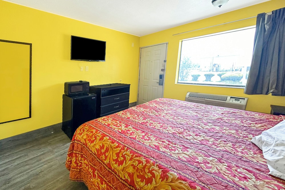 Luxury Inn by OYO Albany - photo 22
