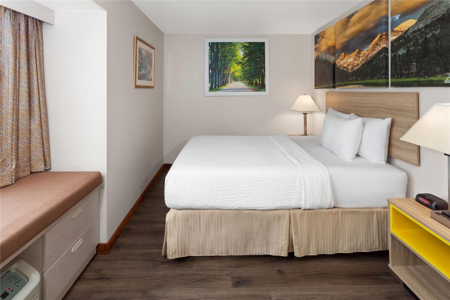 Days Inn & Suites by Wyndham Spokane Airport Airway Heights - photo 12