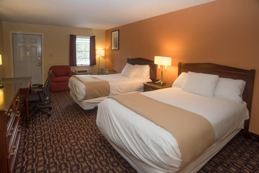 Colonnade Inn - photo 15
