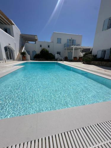 Memories — 4-Star Luxury Hotel in Ornos, Greece