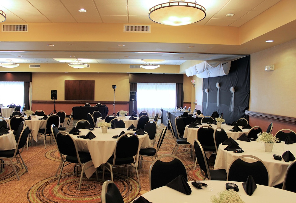 Hampton Inn & Suites Green River - photo 35